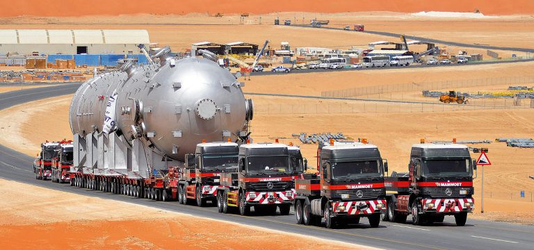 heavy-duty-caravan-in-saudi-arabia-actros-slt-header-01.jpg