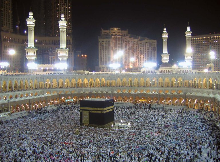 pilgrims-Muslim-Kabah-Mecca-Saudi-Arabia.jpg