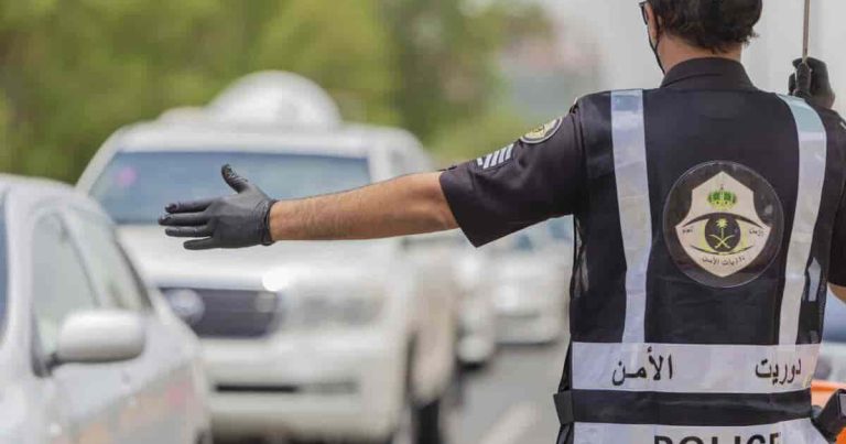 A-fine-of-100-riyals-for-not-renewing-Vehicle-registration-on-time-Saudi-Moroor-Saudi-Expatriates.com-min.jpg
