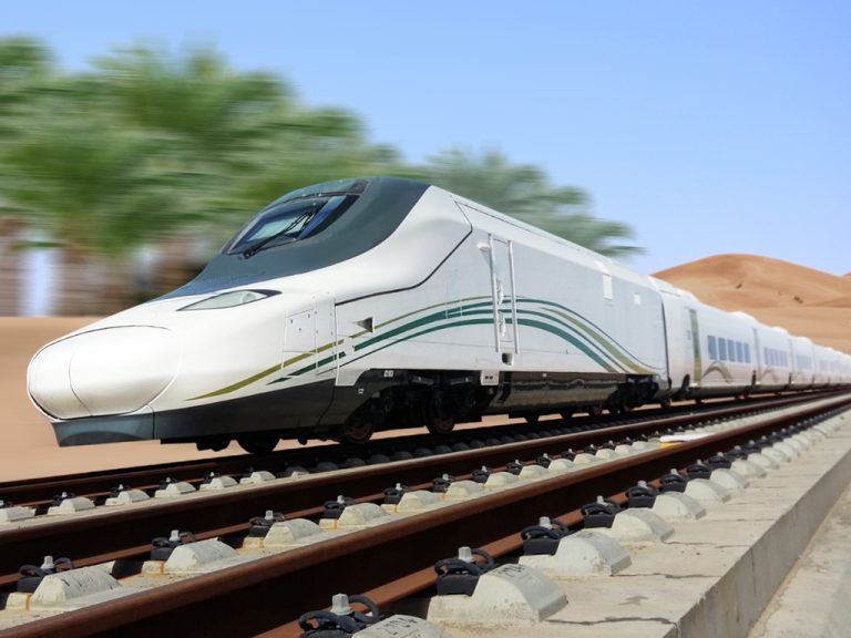 foOU49BT-Haramain-train-3.jpg