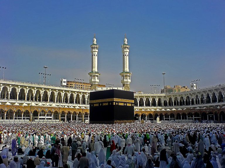 800px-Kaaba_mirror_edit_jj.jpg