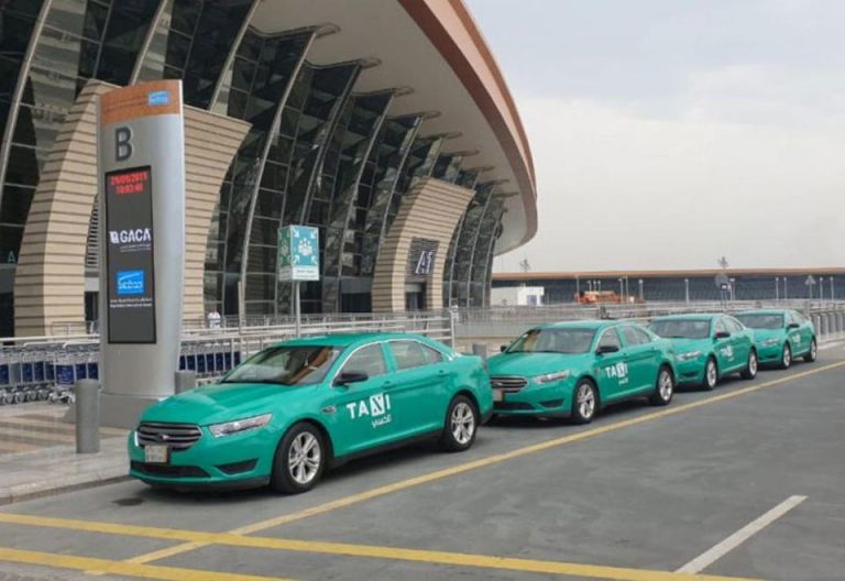Saudi-Green-taxis-airport.jpg