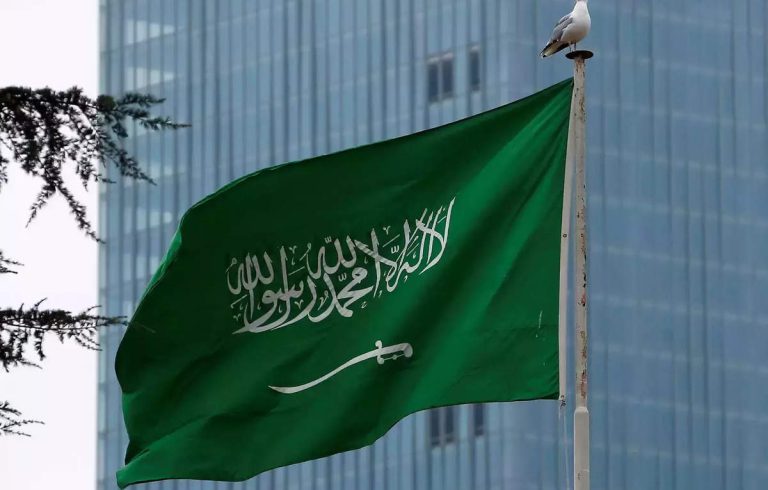 saudi-arabia-employers-to-pay-fees-for-changing-profession-of-expat-workers.jpg
