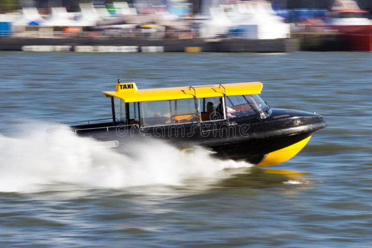 water-taxi-26805036.jpg