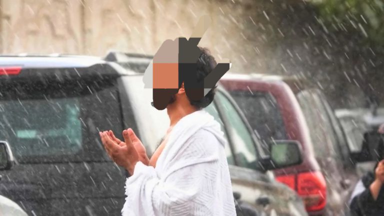 hajj-pilgrim-makes-dua-during-rain-jpeg.jpg