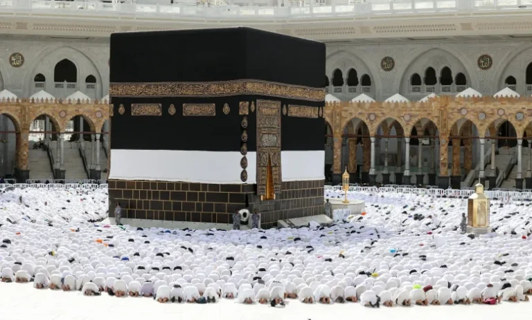 الحج-2025-اختبار-للإيمان-والحرارة-وجاهزية-المملكة-العربية-السعودية-780x470.webp