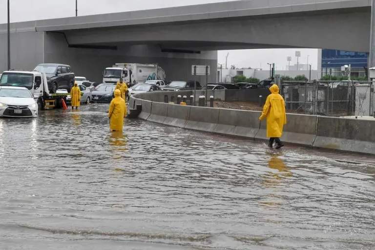 saudi-weather-floods-1.webp