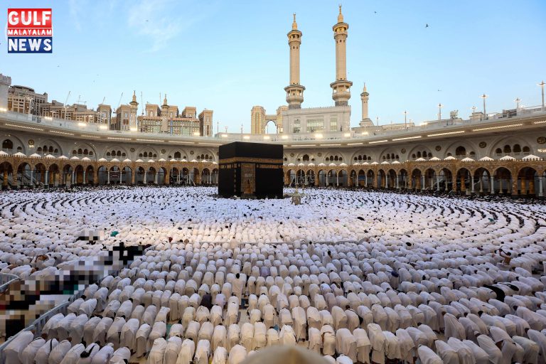 SAUDI-RELIGION-ISLAM-EID-3_1744697847810.jpg